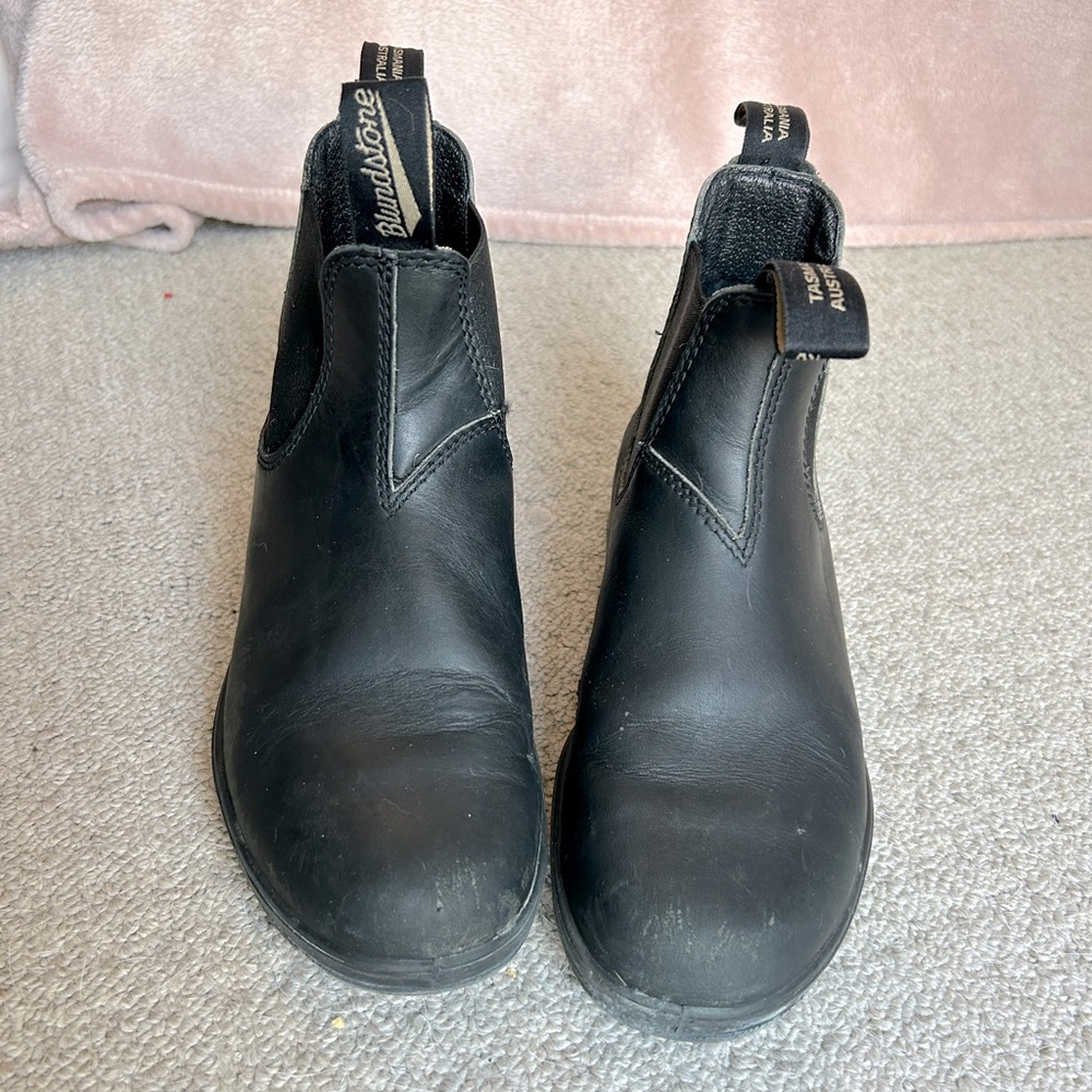 Black Blundstones - size 7 US